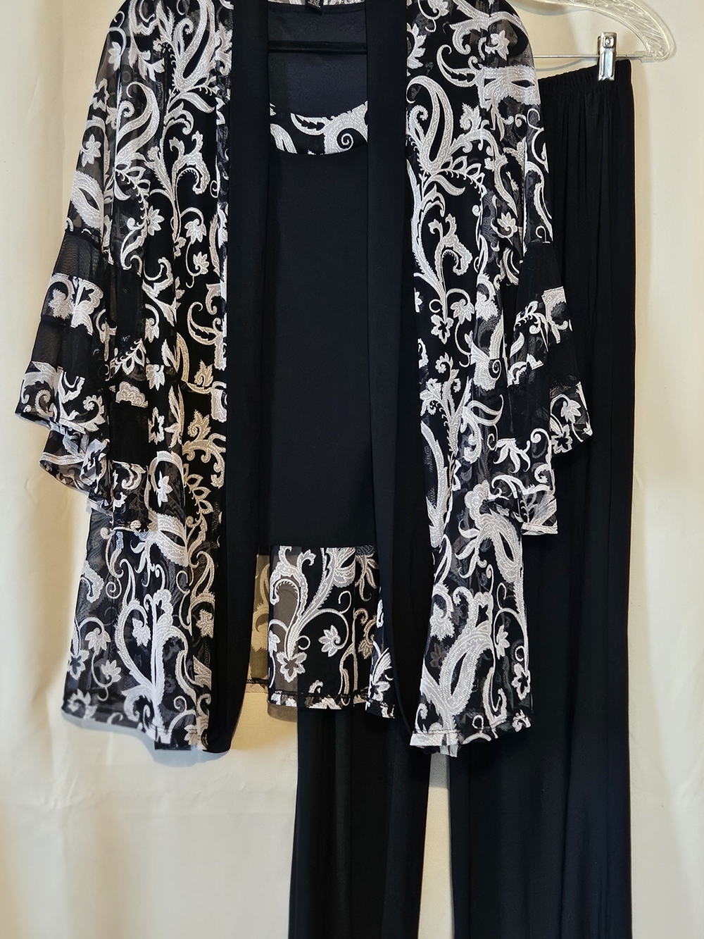 R&M Richards Black and White Floral-Print Pant Set